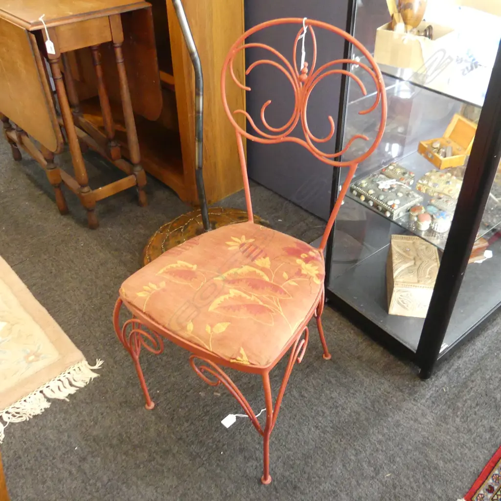 RED PAINTED METAL CHAIR Image 1++