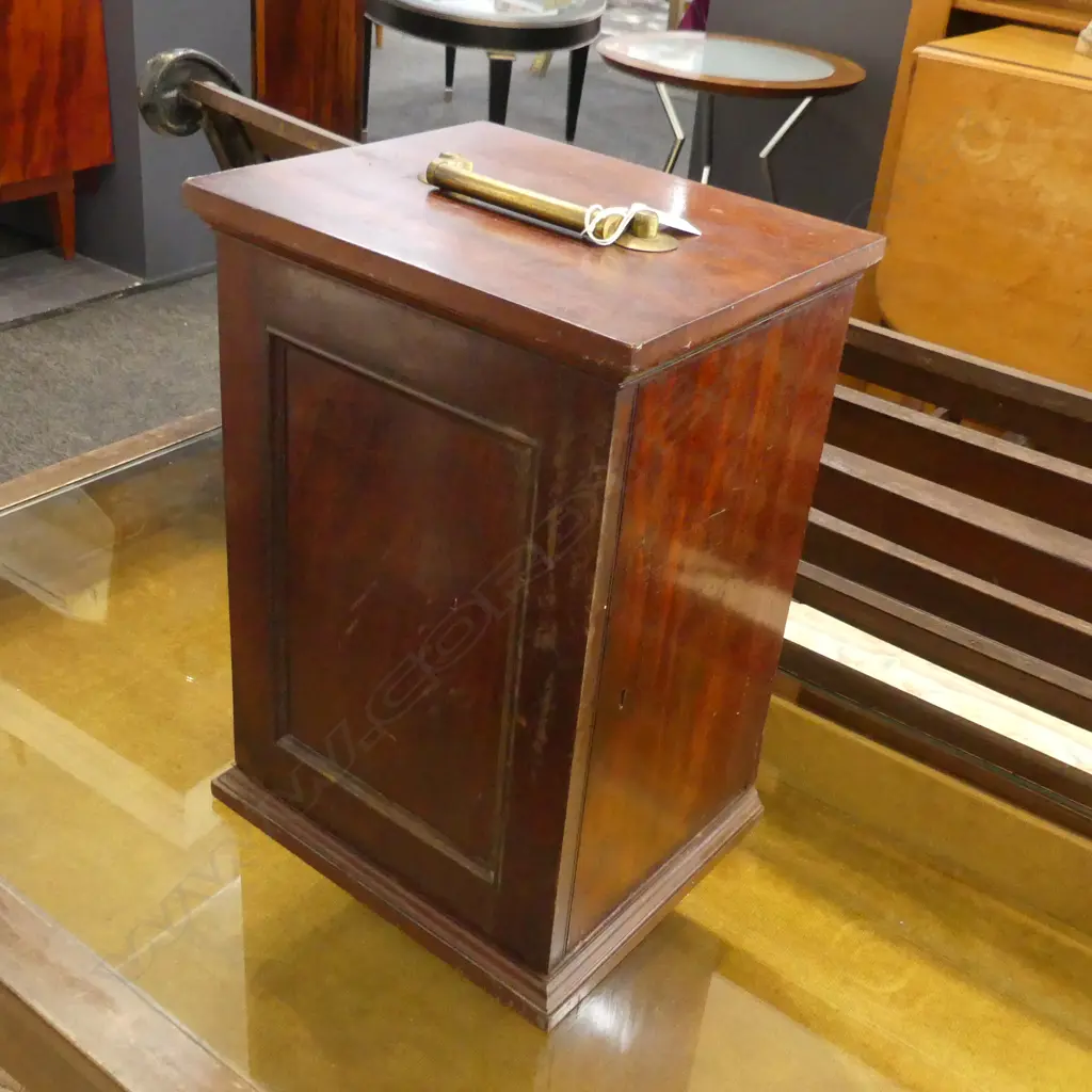 VICTORIAN CABINET w. BRASS CARRY HANDLE / INTERIOR w. 2 SHELVES & DRAWER 280x230x400mm Image 1++