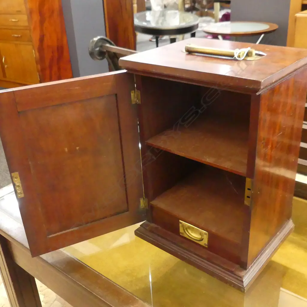 VICTORIAN CABINET w. BRASS CARRY HANDLE / INTERIOR w. 2 SHELVES & DRAWER 280x230x400mm Image 1++
