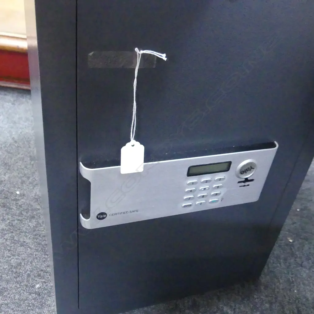 YALE SAFE w. KEY AND RESET 350x360x520mm Image 1++