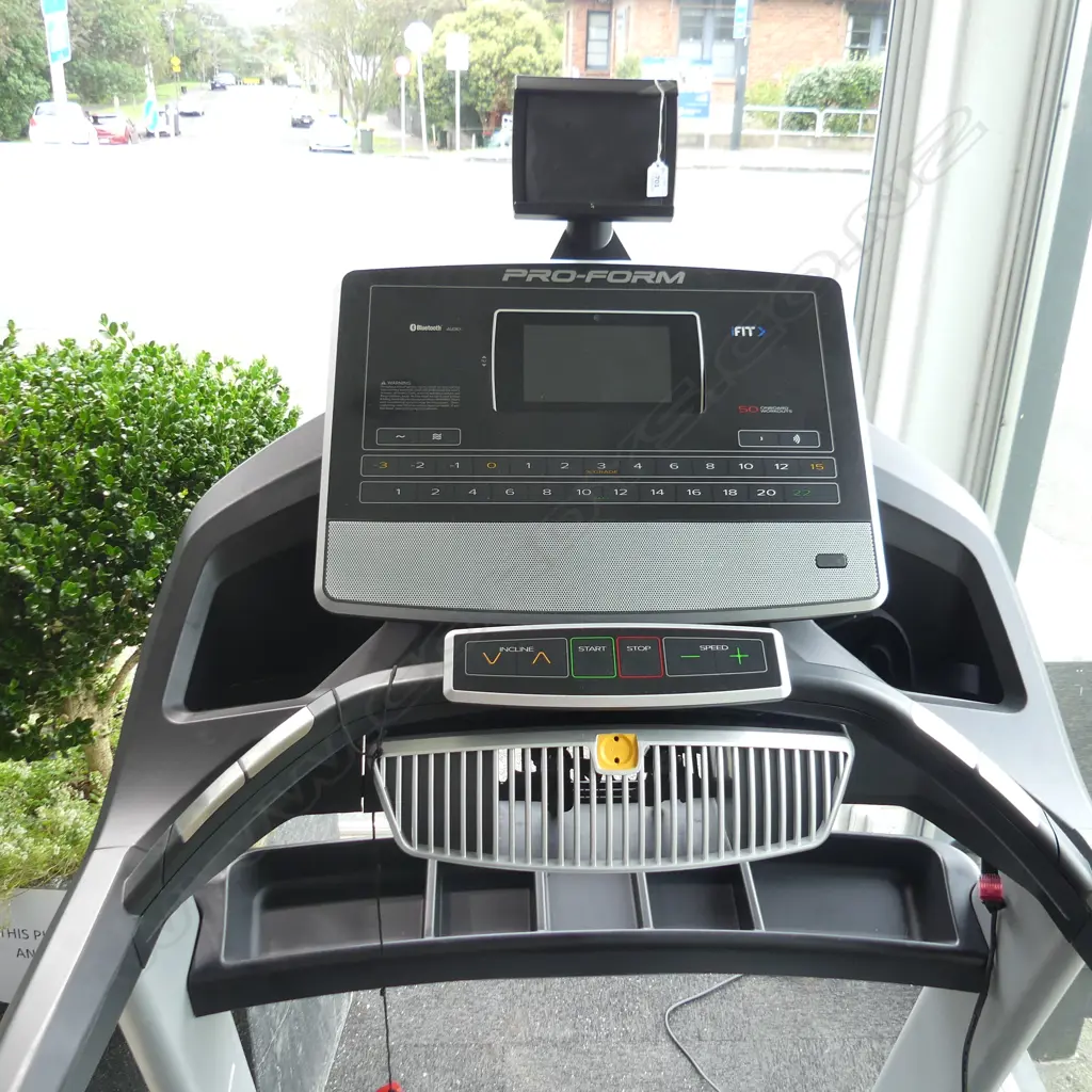 PRO-FORM RUNNING MACHINE 'PRO 2000' Image 1++