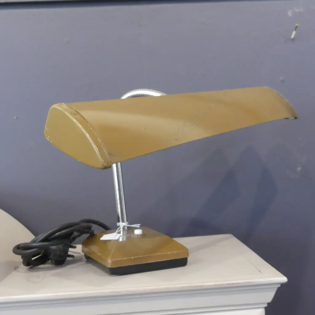 VINTAGE INDUSTRIAL DESK LAMP, WORKING Image 1++