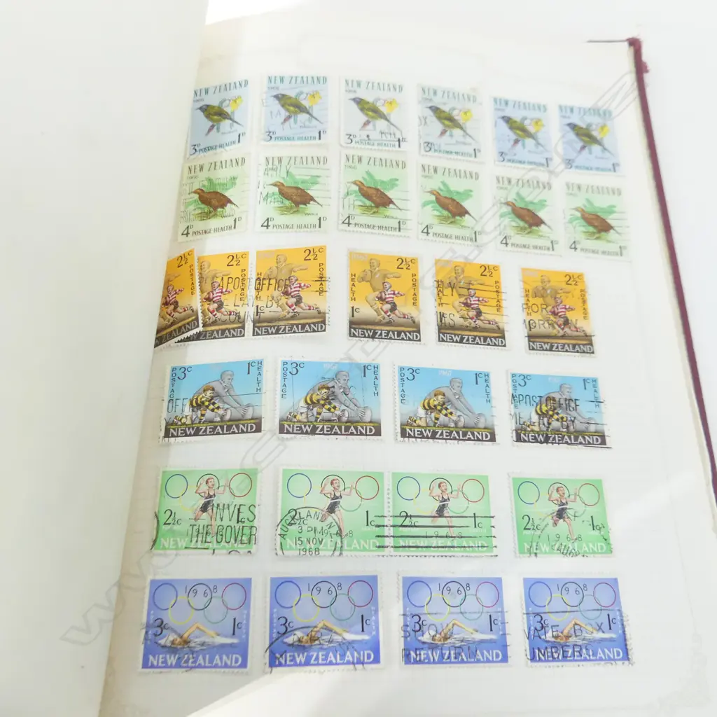 2 VINTAGE NZ STAMP ALBUMS + 2 FOLIOS OF OLD NZ STAMP SHEETS  Image 1++