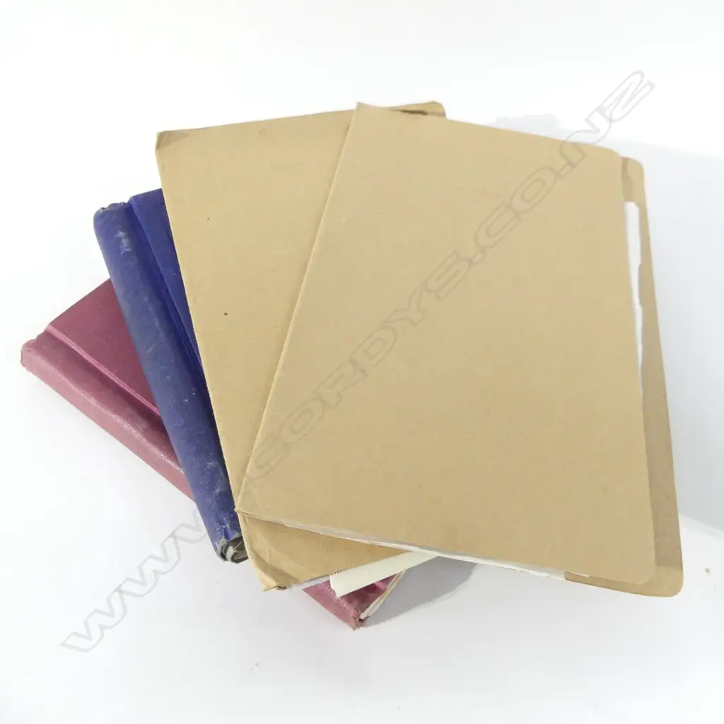 2 VINTAGE NZ STAMP ALBUMS + 2 FOLIOS OF OLD NZ STAMP SHEETS  Image 1++