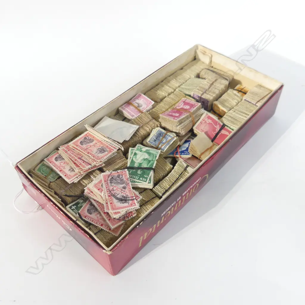 BOX VINTAGE NZ STAMPS  Image 1++