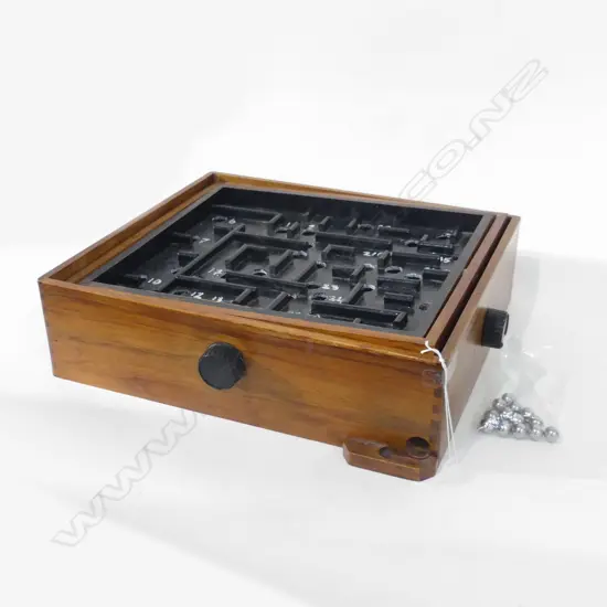 ROLLER BALL GAME 335x290mm