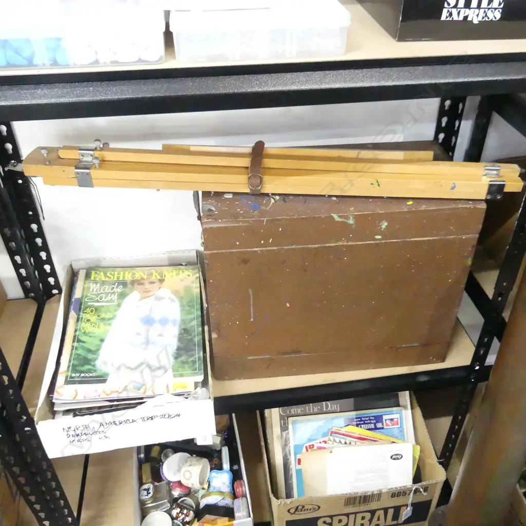 NZ ARTIST PAINTERS BOX & EASEL  Image 1++