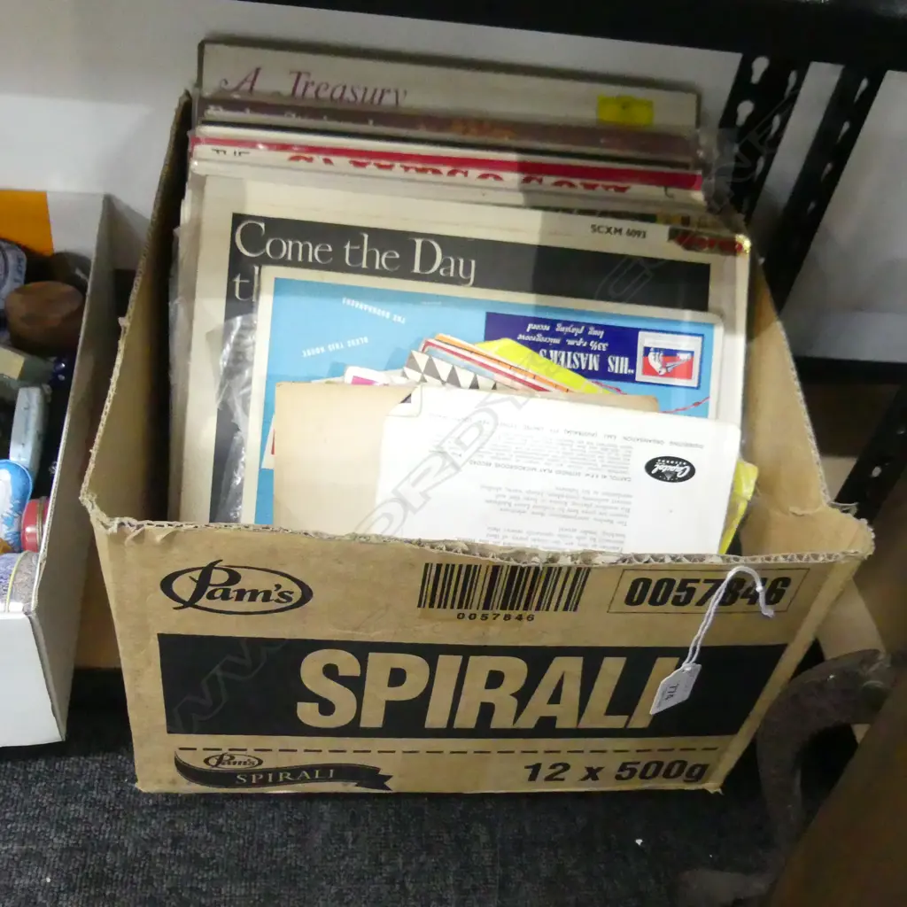 BOX ASST VINYL RECORDS INCL EP'S Image 1++