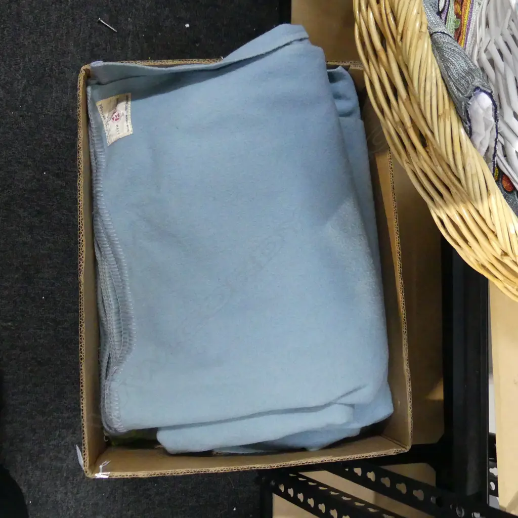 BOX OF BLANKETS (3) Image 1++