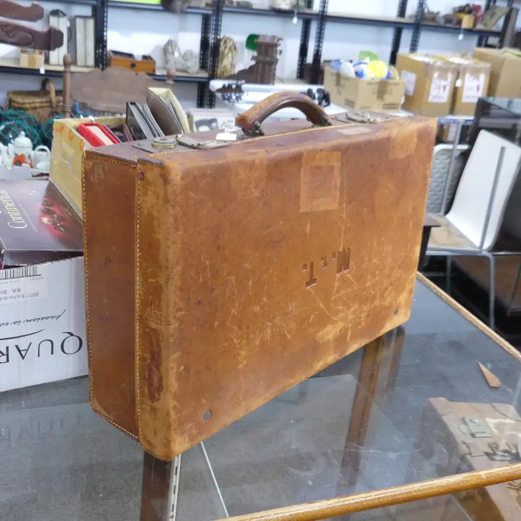 VINTAGE LEATHER SUITCASE 'M.v.T.' W.570mm Image 1++