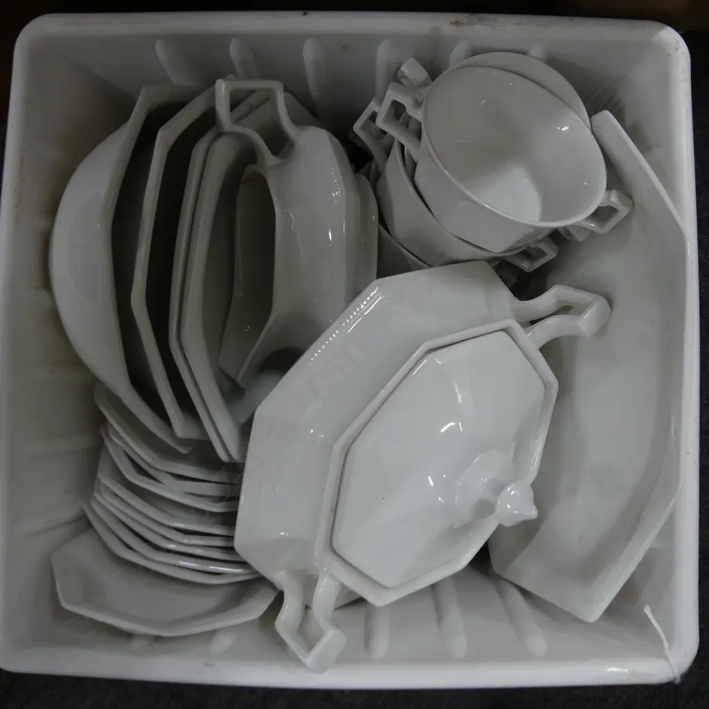 BOX LOT JOHNSON BROS. DINNER WARE Image 1++
