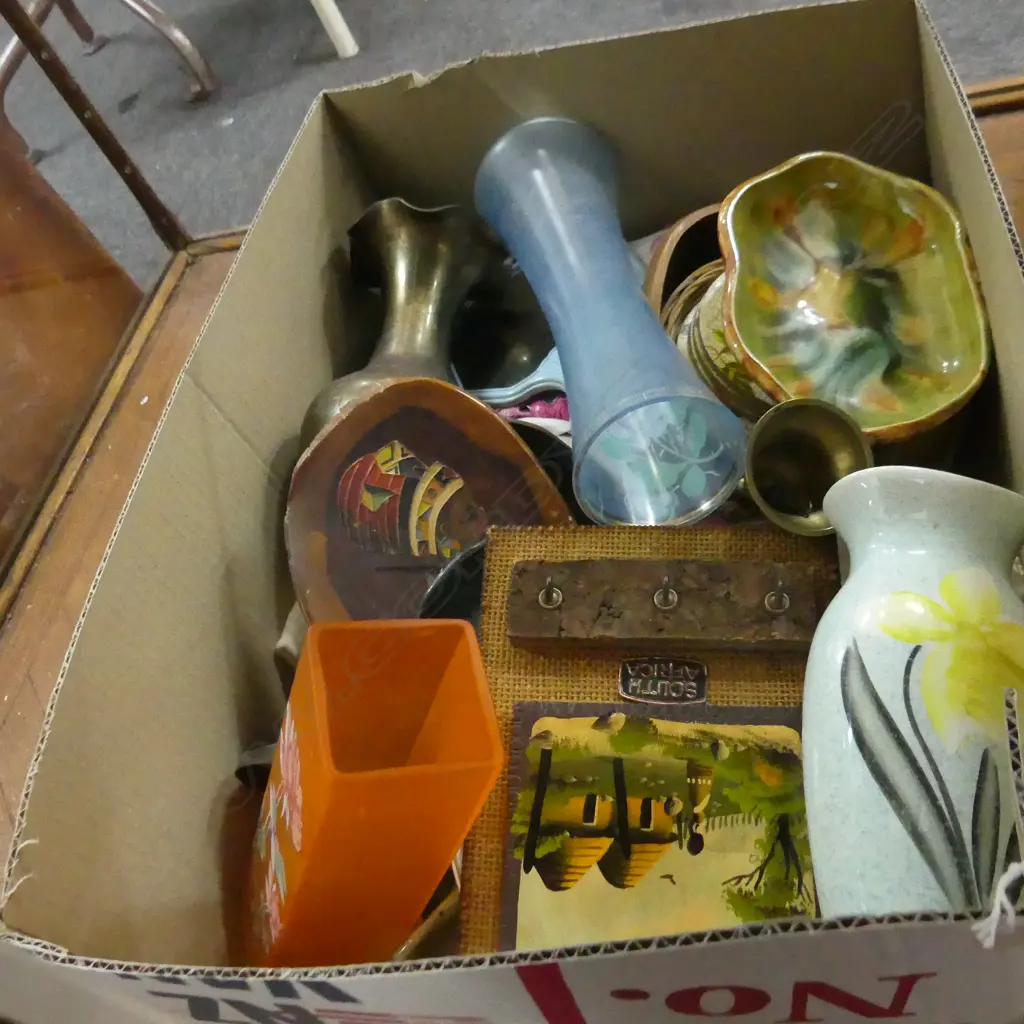 BOX LOT ASST. CRESTED CHINA MINIATURES Image 1++