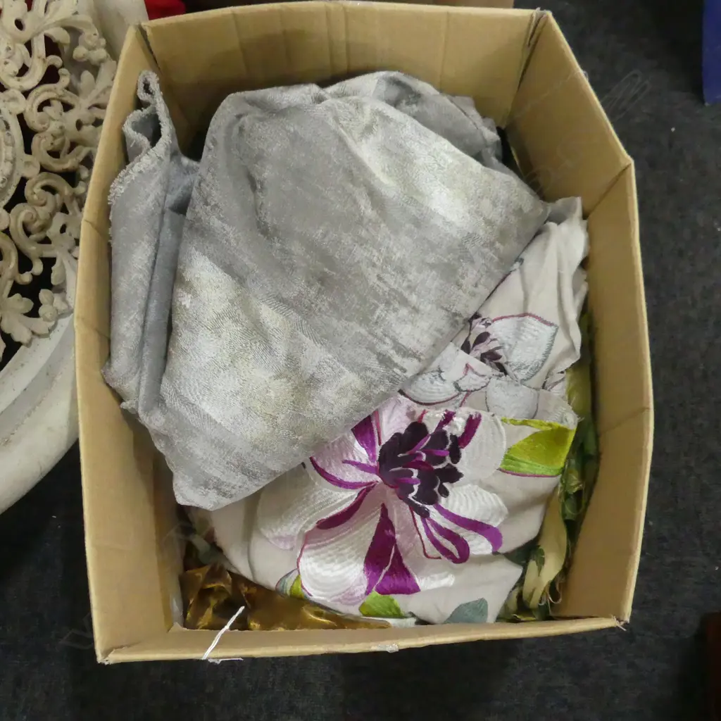 A SELECTION OF DESIGNER UPHOLSTERY FABRIC PIECES AND OFF CUTS Image 1++