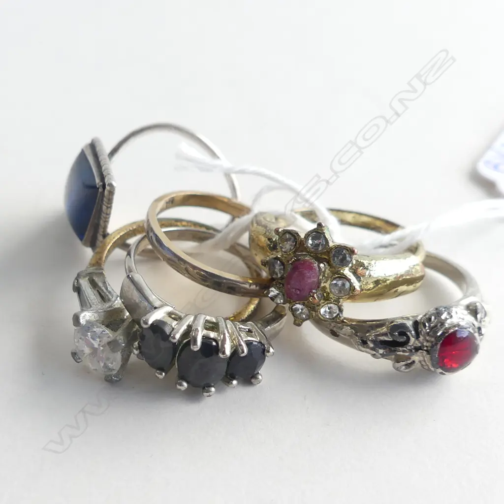 6 ASST RINGS INCL 1 9CT GOLD Image 1++