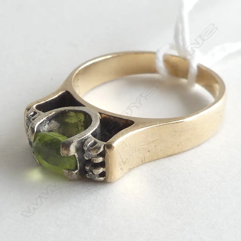 9CT YELLOW GOLD PERIDOT & DIAMOND RING 3.8GMS WORN Image 1++