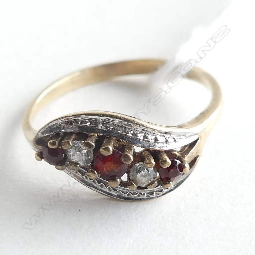 9CT YELLOW GOLD GARNET & CZ RING 1.5 GMS Image 1++