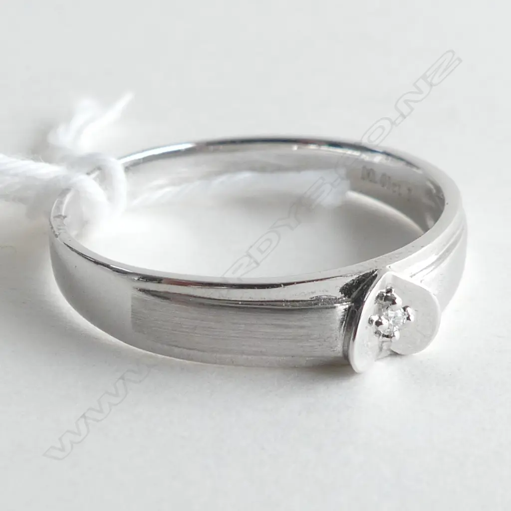 18CT WHITE GOLD 0.01CT DIAMOND RING 2.8GMS Image 1++