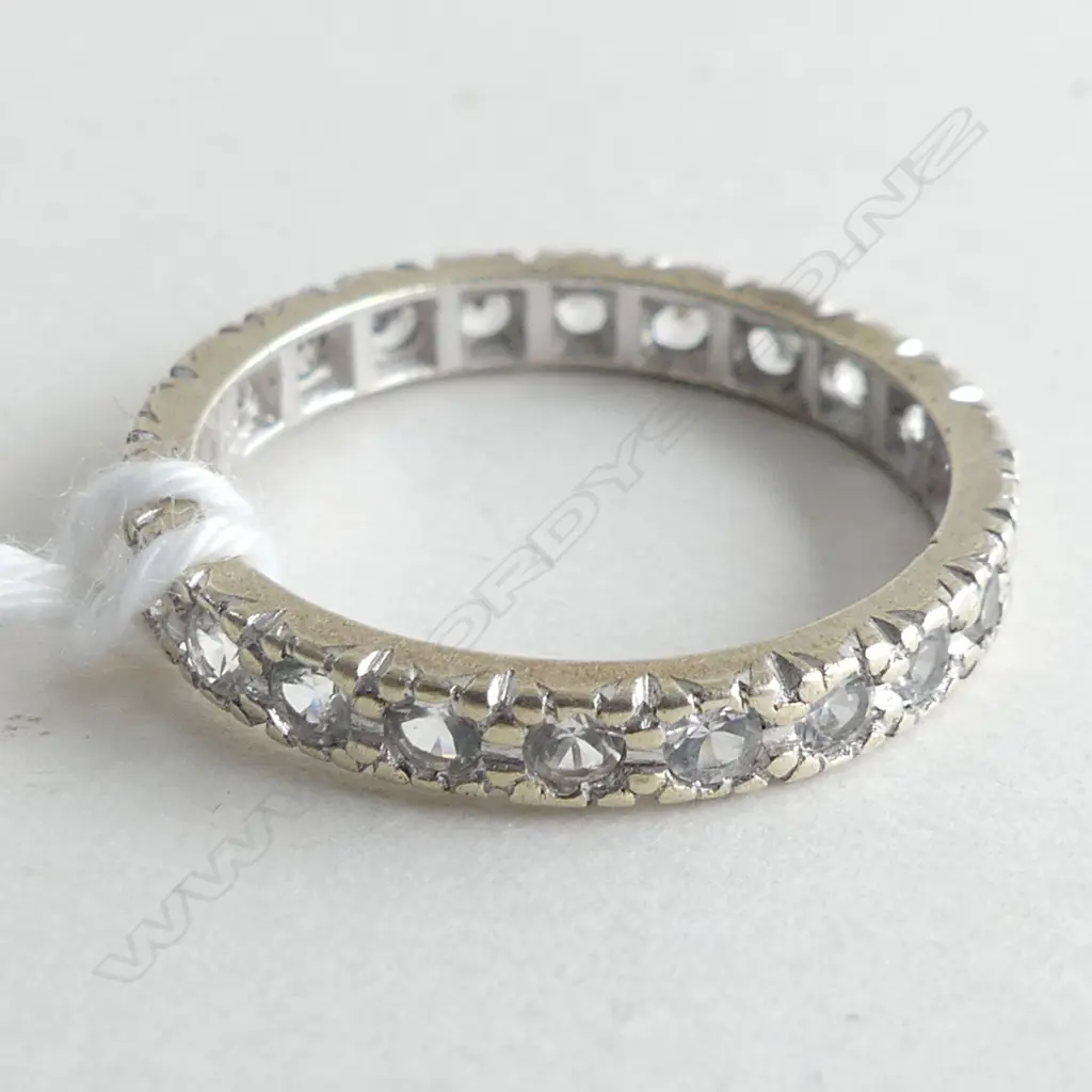 9CT WHITE GOLD CLAW SET RING 1.9GMS Image 1++