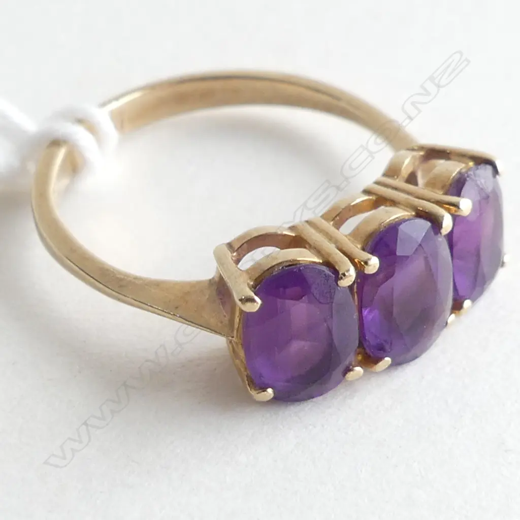 9CT YELLOW GOLD TRILOGY AMETHYST RING 2.4GMS Image 1++