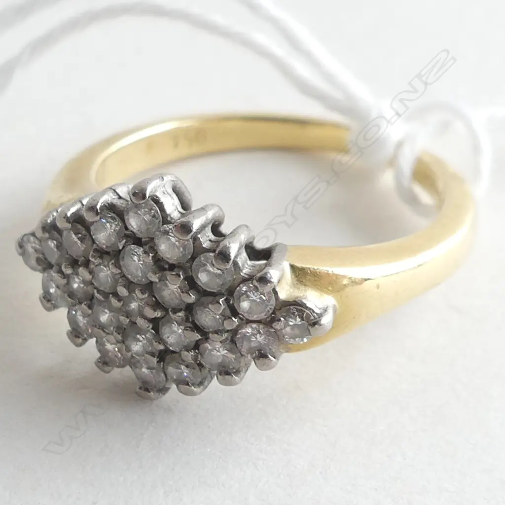 18CT YELLOW GOLD RING WITH DIAMONDS 3.6GMS Image 1++
