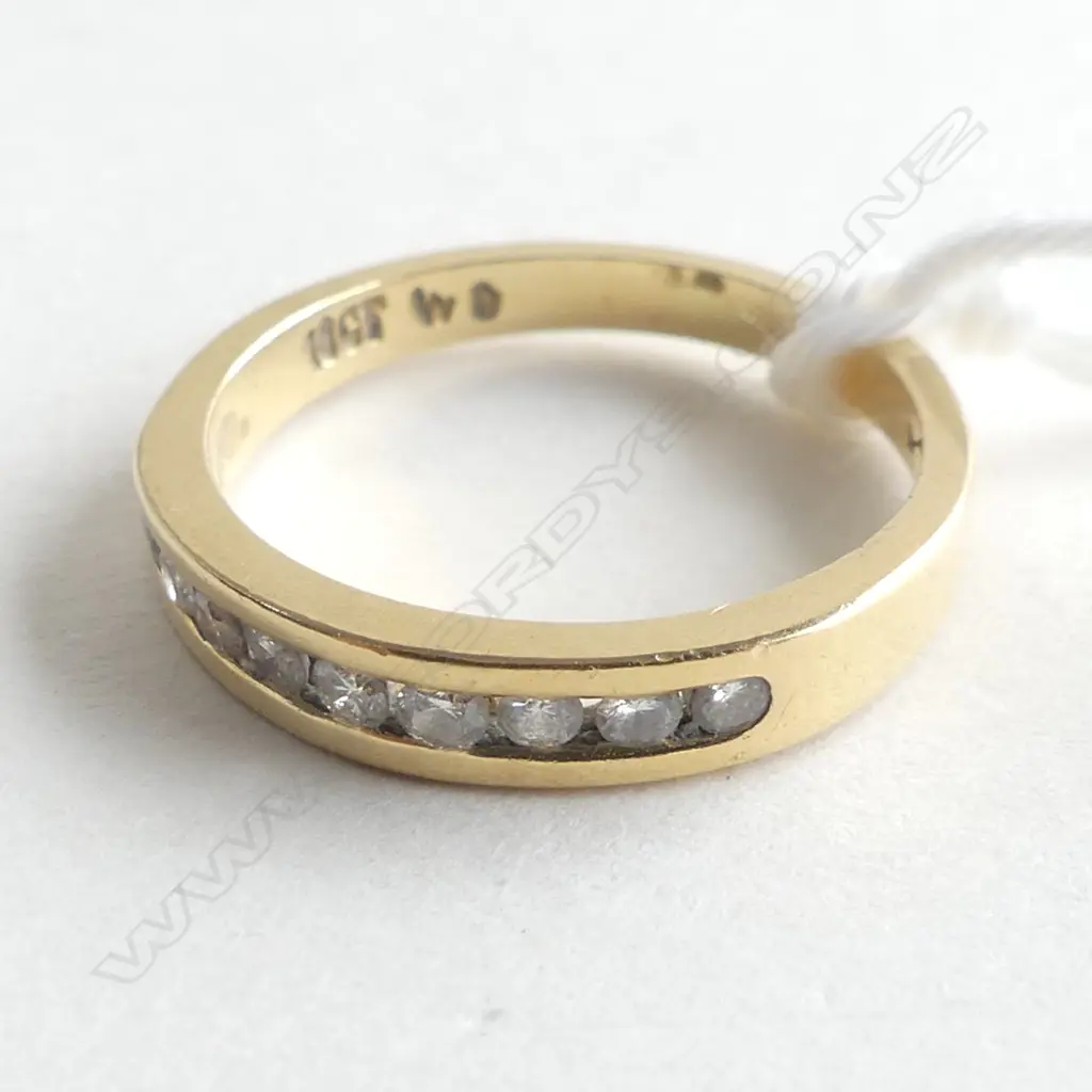 18CT YELLOW GOLD & DIAMOND CHANNEL SET RING 2.3GMS Image 1++
