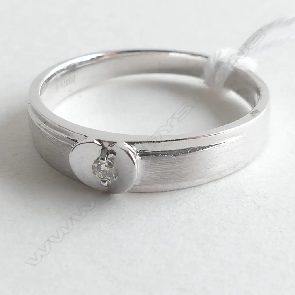18CT WHITE GOLD DIAMOND RING 3.0GMS Image 1++
