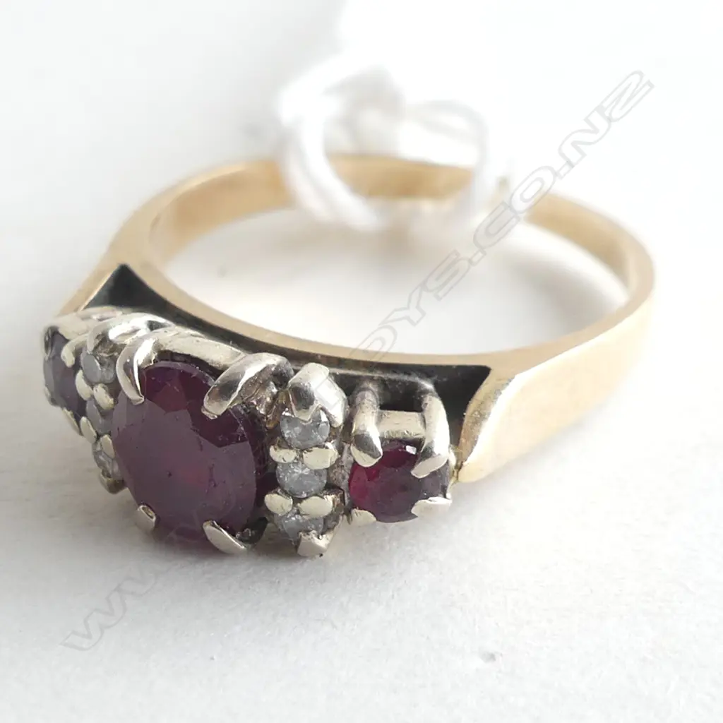 18CT YELLOW GOLD RUBY & DIAMOND RING 2.9GMS Image 1++