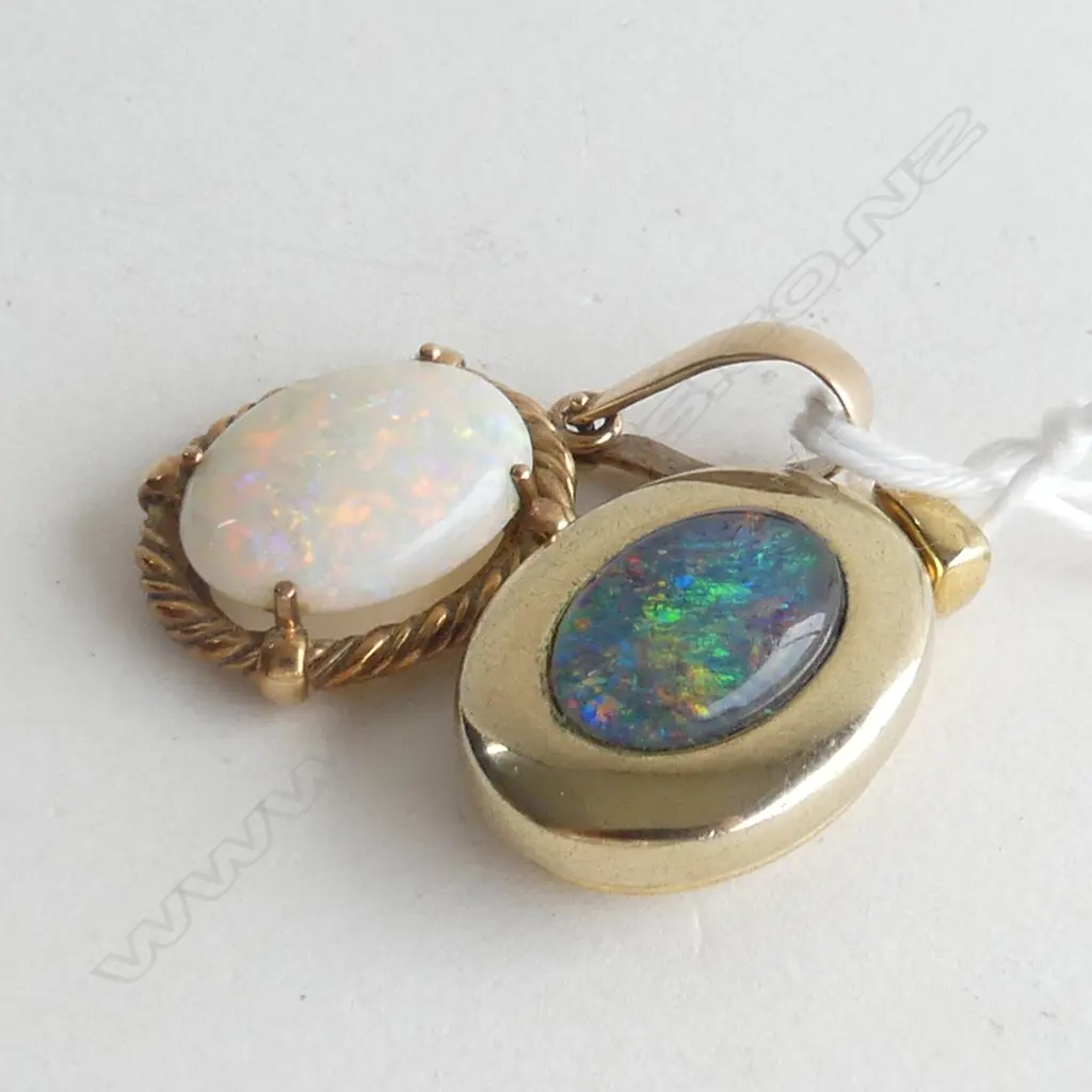 9CT GOLD & MILK OPAL PENDANT 4.0 GRAMS + COSTUME OPAL PENDANT Image 1++