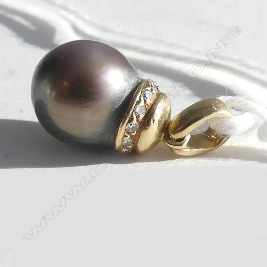 GOLD & BLACK PEARL PENDANT DIAMOND SET gold mount (20732) Image 1++
