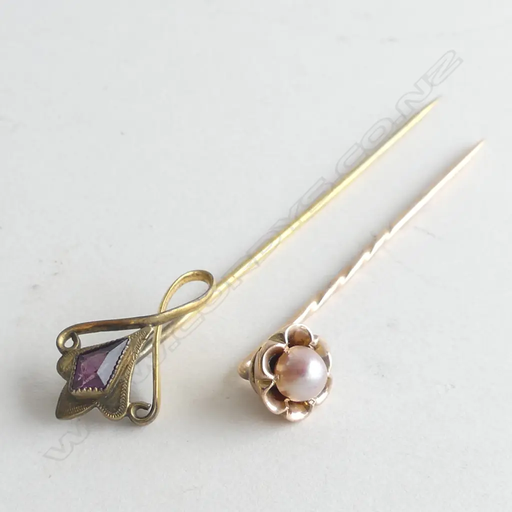 2 STICK PINS; 1 AMETHYST 1.5GMS & 1 PEARL 2.1GMS Image 1++
