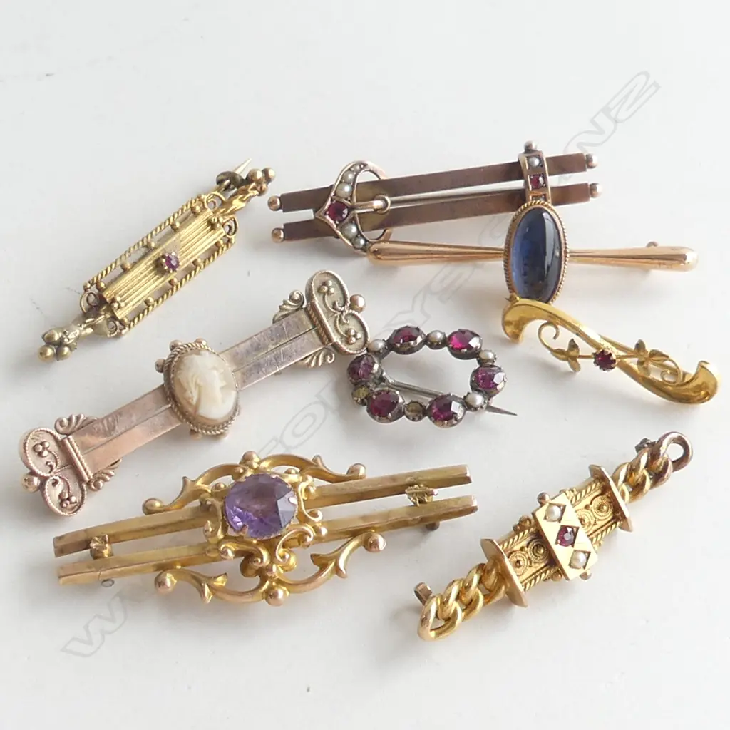 8 ASST VINTAGE BAR BROOCHES Image 1++