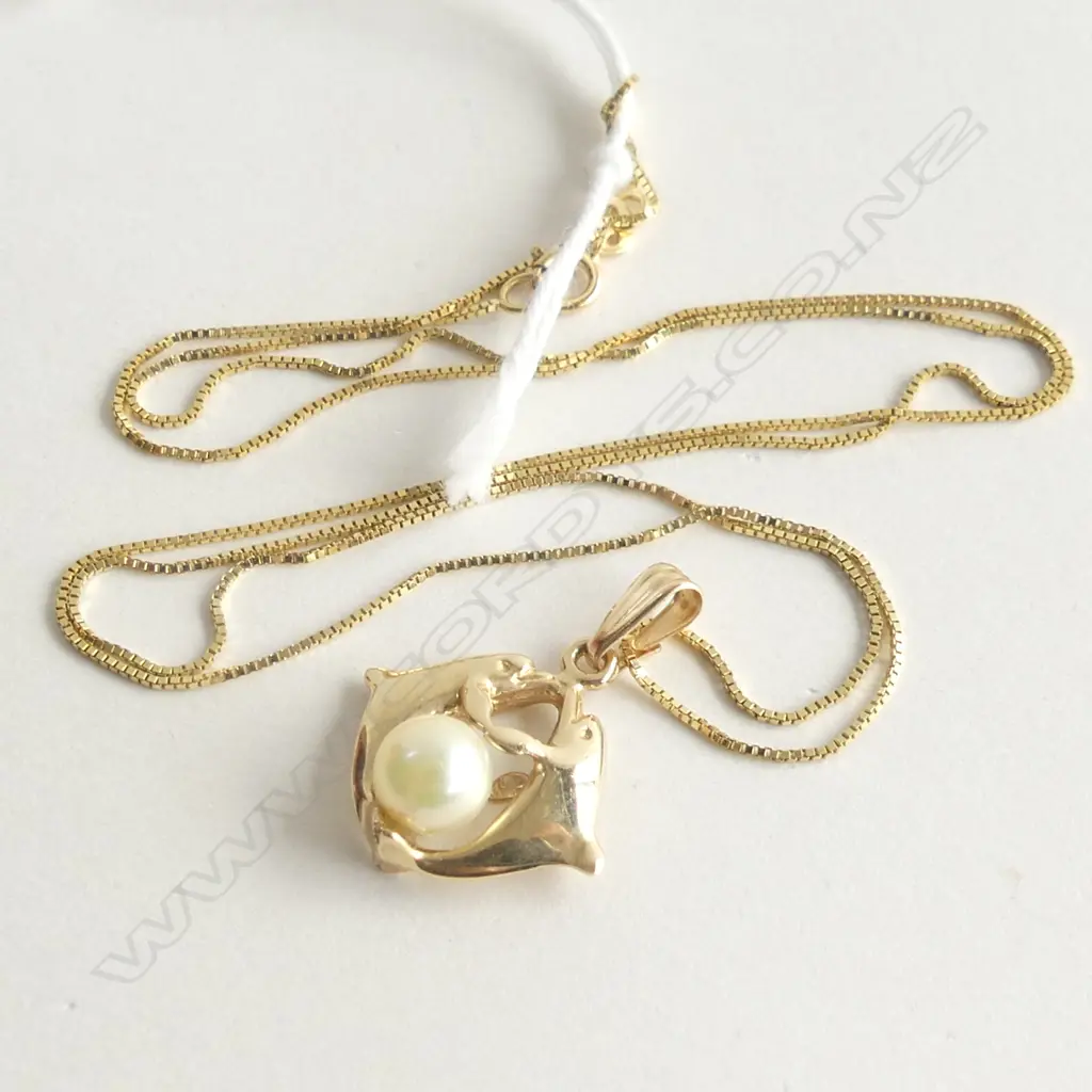 14K GOLD TWIN DOLPHIN & PEARL PENDANT 50cm   3gms Image 1++
