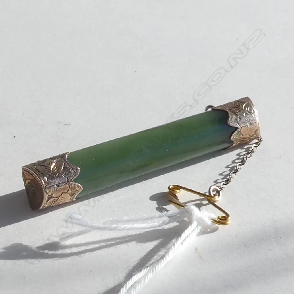 c1910 9ct GOLD & POUNAMU BAR BROOCH (19857) Image 1++