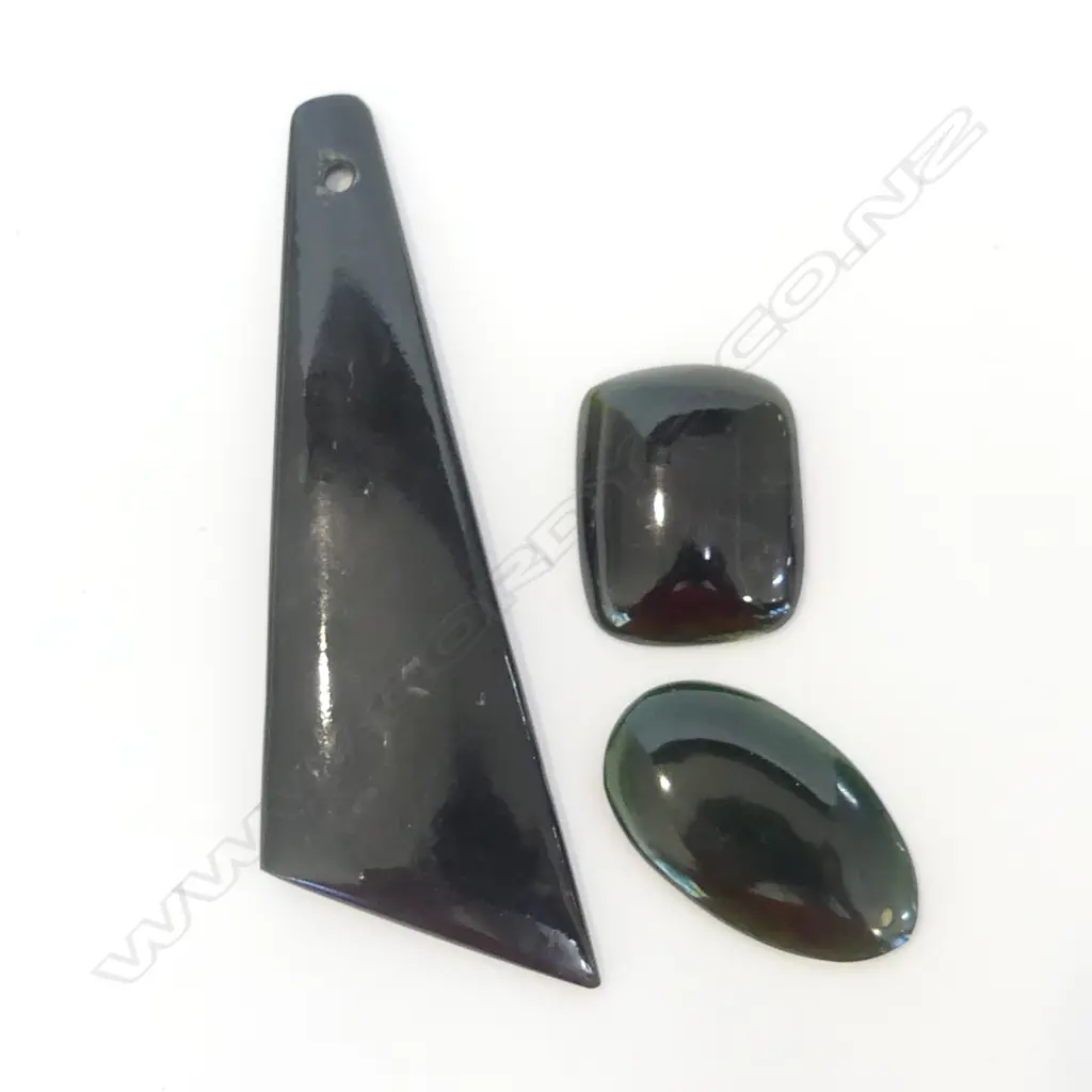 3 ASST POUNAMU / GREENSTONE PCS 2 WITH HOLES FOR CHAIN (LARGEST L 95MM) Image 1++