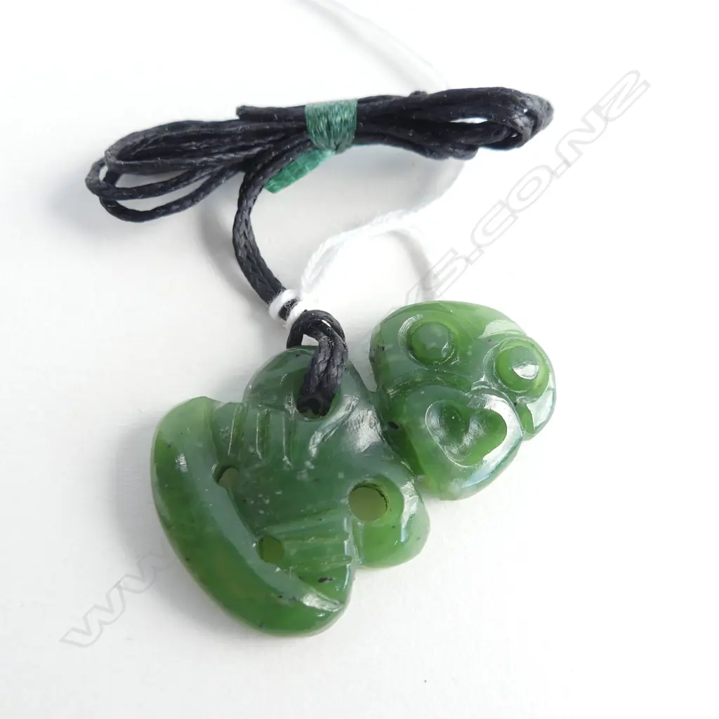 LG POUNAMU (GREENSTONE) QUALITY TIKI PENDANT (L38MM)ON BLACK WAXED ADJUSTABLE CORD Image 1++