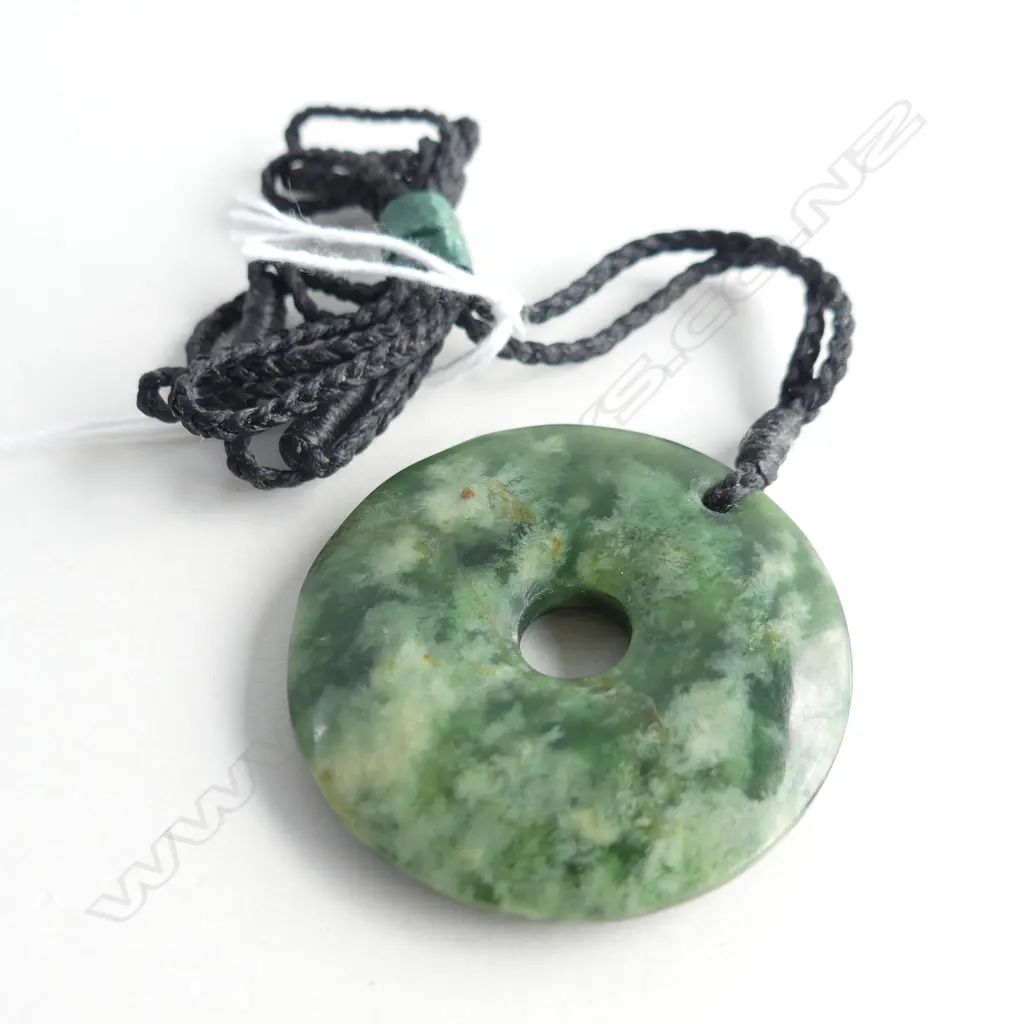 LG POUNAMU (GREENSTONE) DISC PENDANT (DIA 42MM)ON BLACK WAXED ADJUSTABLE CORD Image 1++