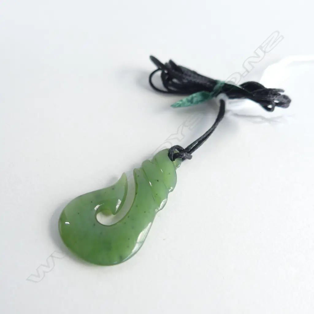 NZ POUNAMU (GREENSTONE) SM FISH HOOK PENDANT (L 32MM) ON FINE BLACK WAXED ADJUSTABLE CORD Image 1++