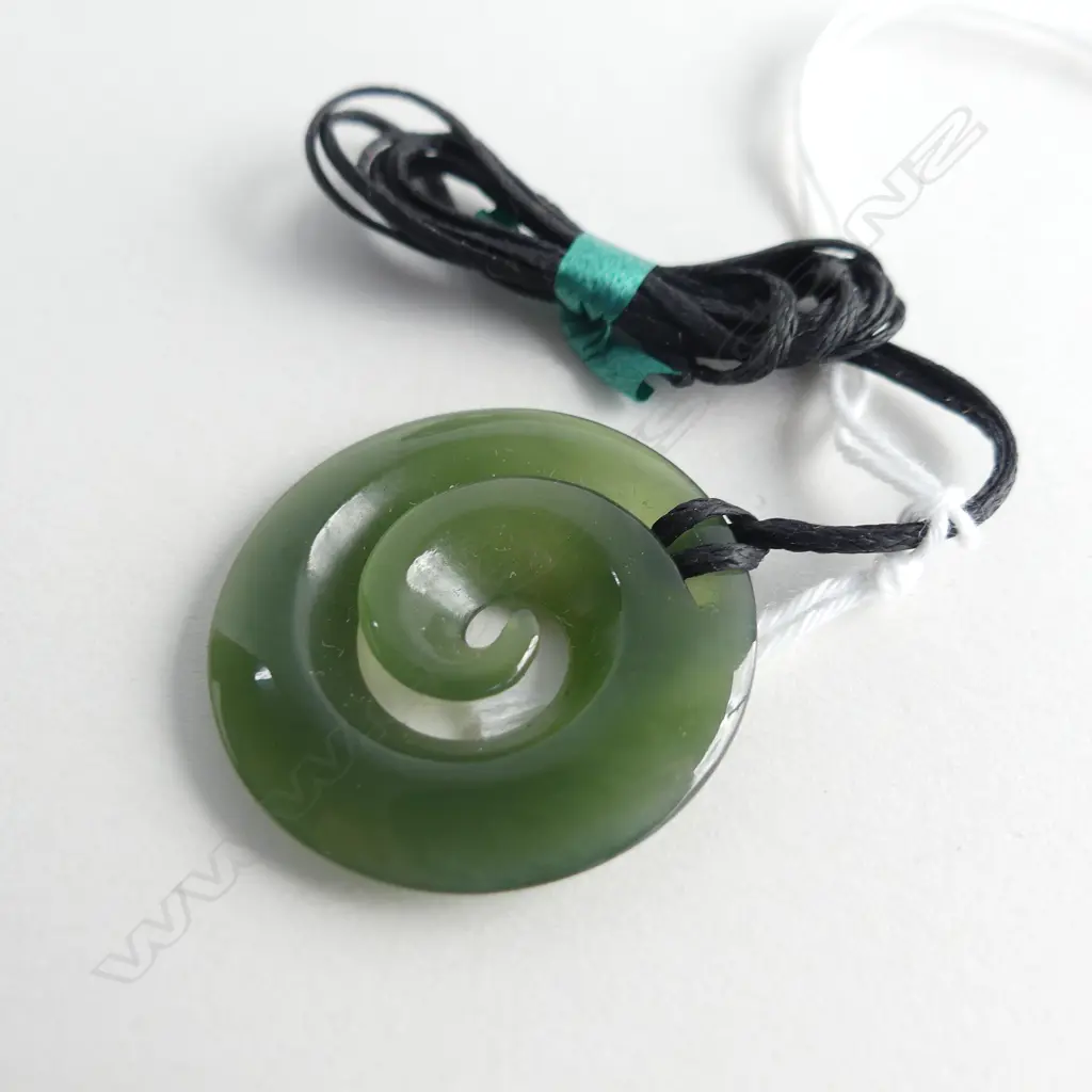 NZ POUNAMU (GREENSTONE) SM KORU PENDANT (DIA 30MM) ON FINE BLACK WAXED ADJUSTABLE CORD Image 1++