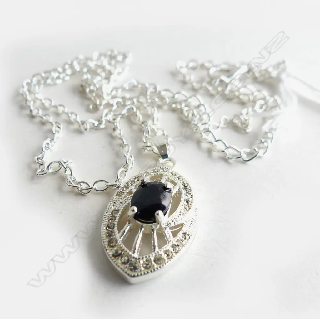 SILVER TONE & SAPPHIRE PENDANT & CHAIN Image 1++