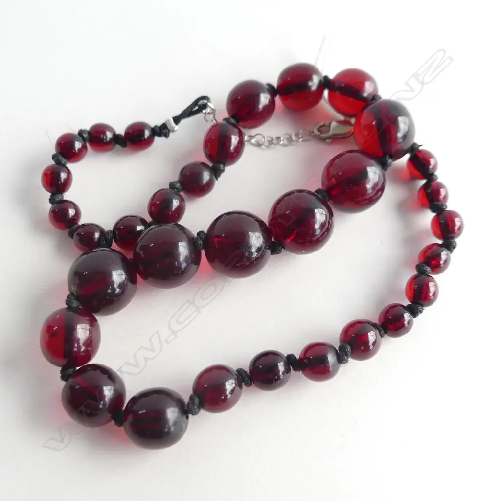 RED LUCITE KNOTTED BEAD NECKLACE - STG SILVER CATCH  Image 1++