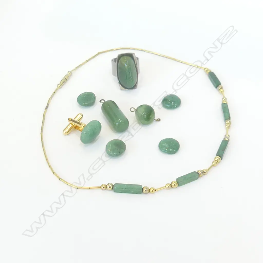 BAG ASST JADE INCL NECKLACE & RING Image 1++