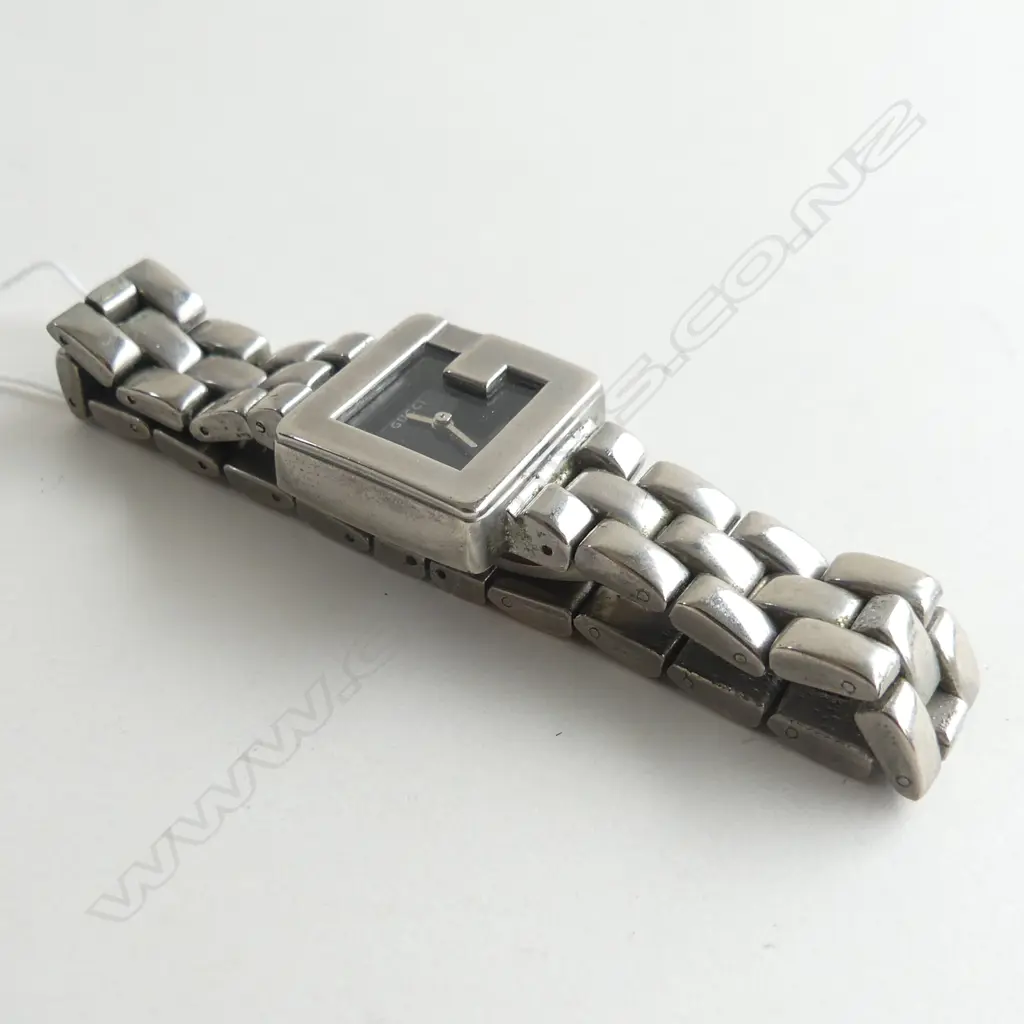GUCCI STAINLESS STEEL WATCH (working) Image 1++