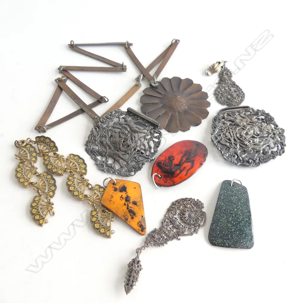 BAG ASST VINTAGE METAL & ENAMEL JEWELLERY INCL BELT BUCKLE, PENDANTS ETC.. Image 1++