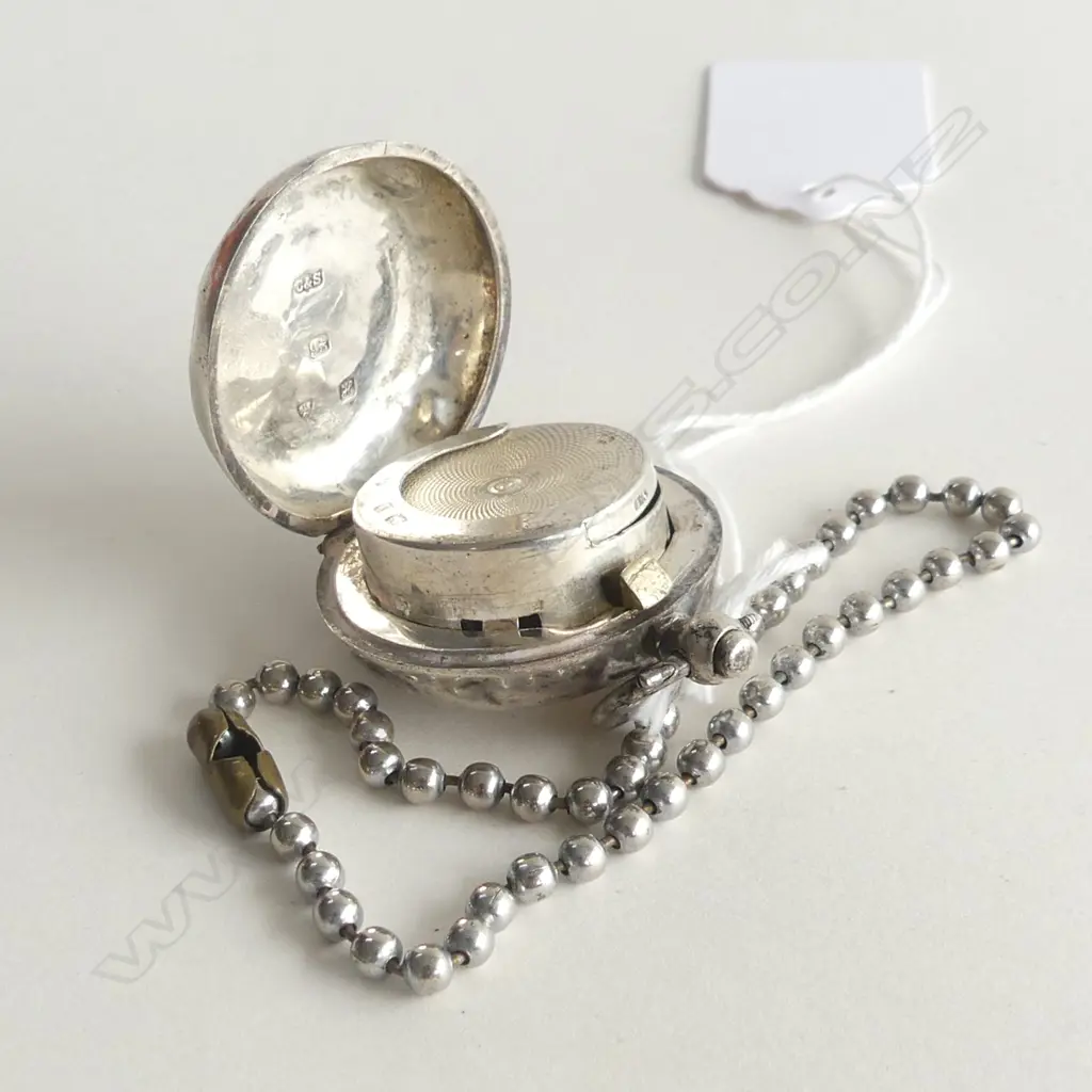 VINTAGE SILVER SOVEREIGN CASE some dents Image 1++