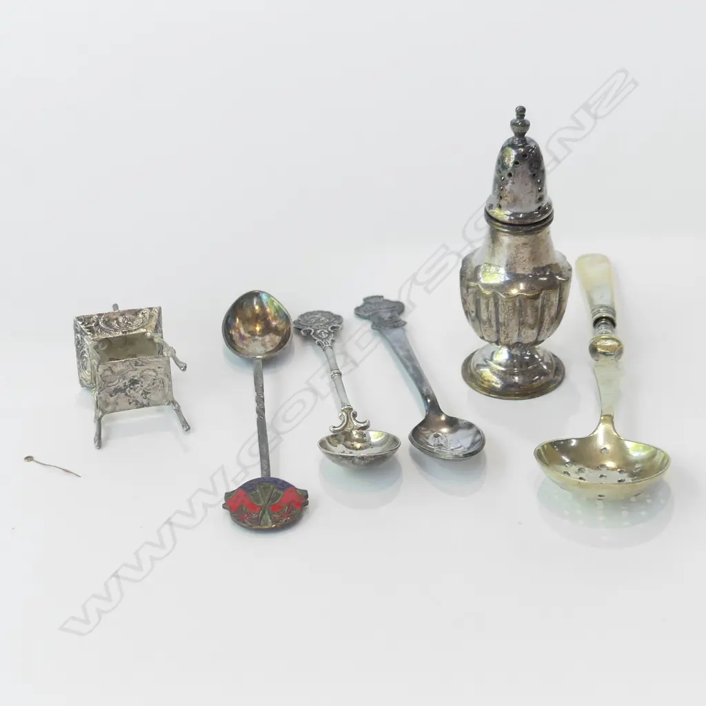 6 PCES; 800 SILVER MINIATURE TABLE, MOP SUGAR SIFTER, 3 TEASPOONS Image 1++