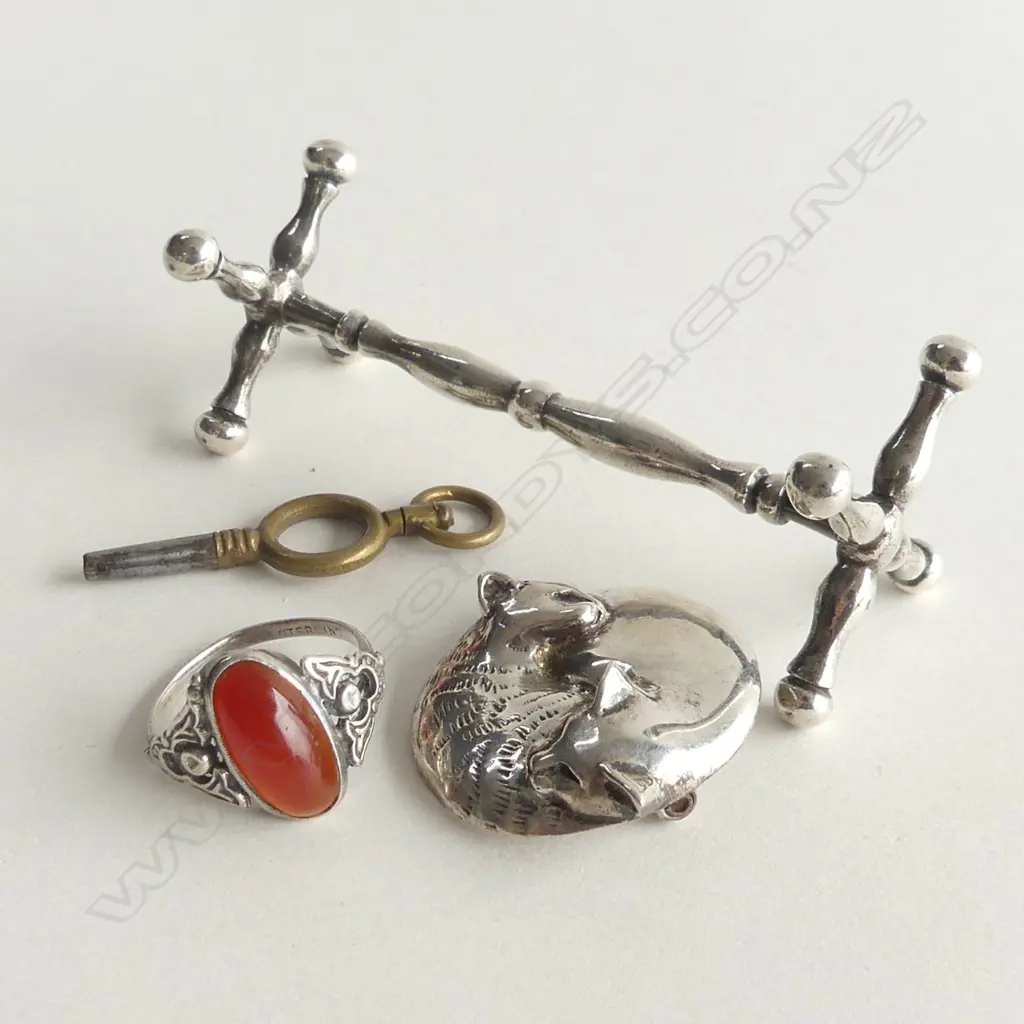 SILVER 2 CAT BROOCH + SILVER KNIFE REST + RING W CARNELIAN 37gm Image 1++