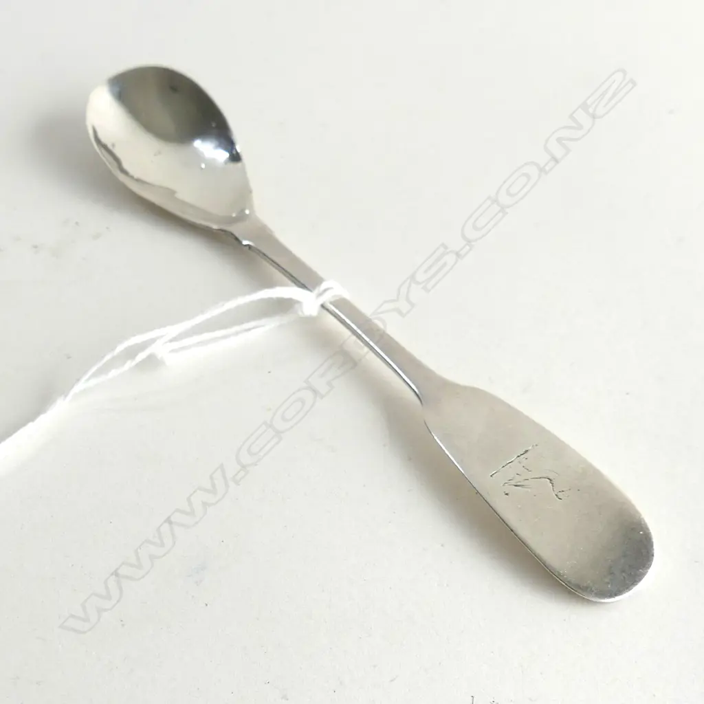 GEO. IV IRISH SILVER MUSTARD SPOON DUBLIN 1828 fiddle pattern. Game bird engraved crest Image 1++