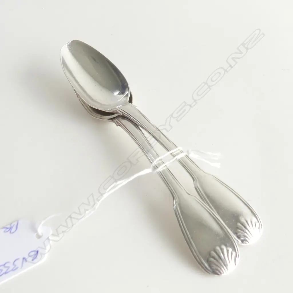PAIR OF FRENCH SHELL PATTERN SILVER TEASPOONS Image 1++