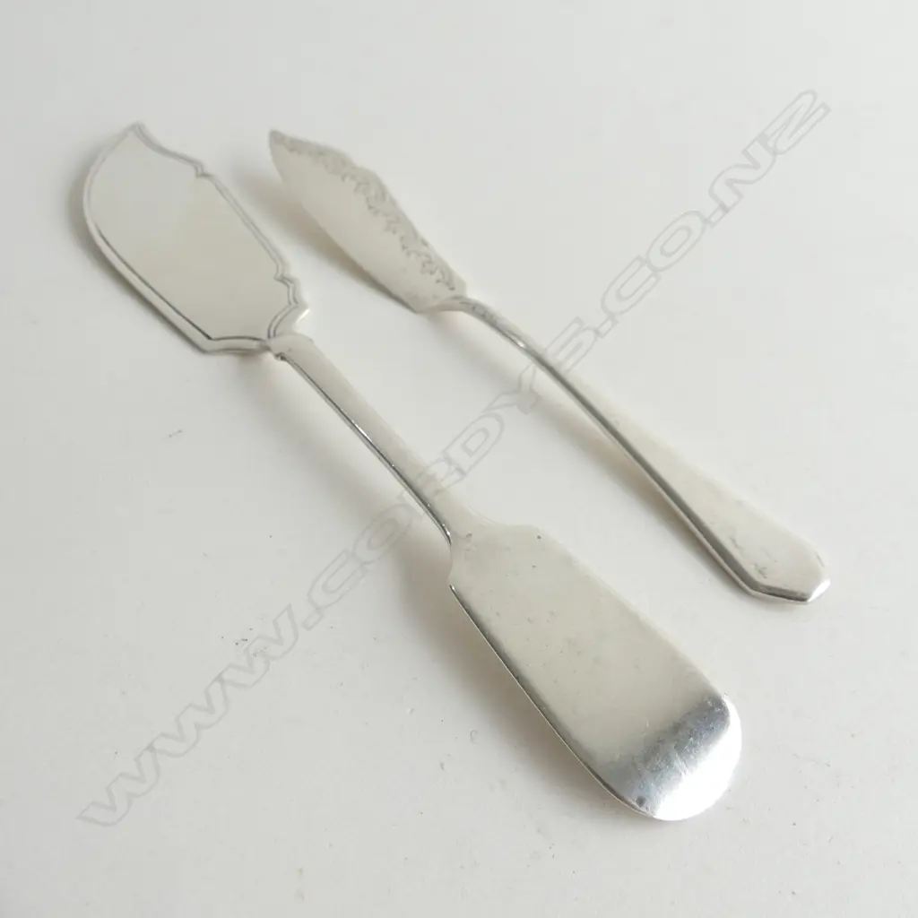2 SILVER BUTTER KNIVES; Birm. 1878 & 1921 49gms Image 1++