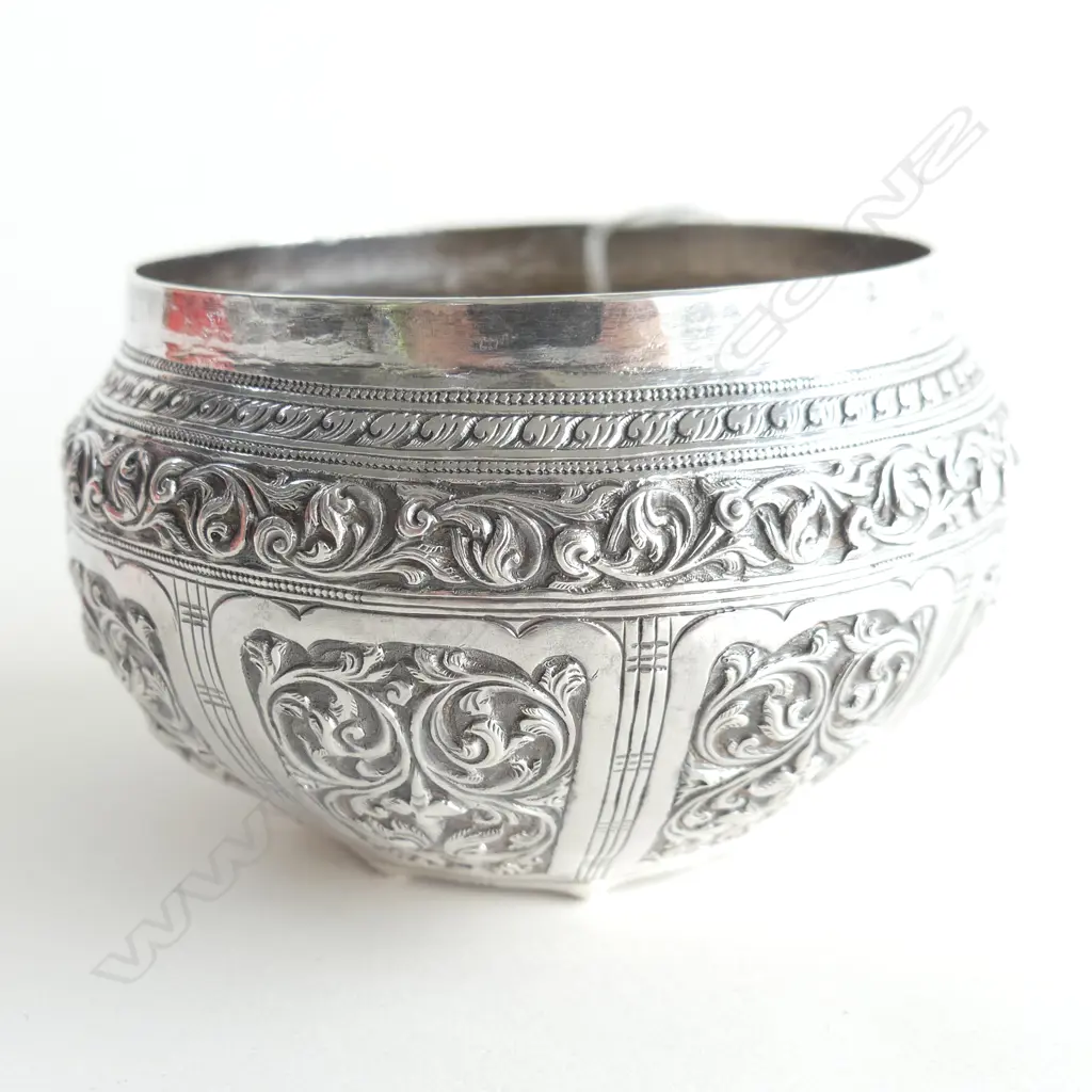 c1900 EMBOSSED INDIAN SILVER BOWL Dia.98mm 85gms Image 1++